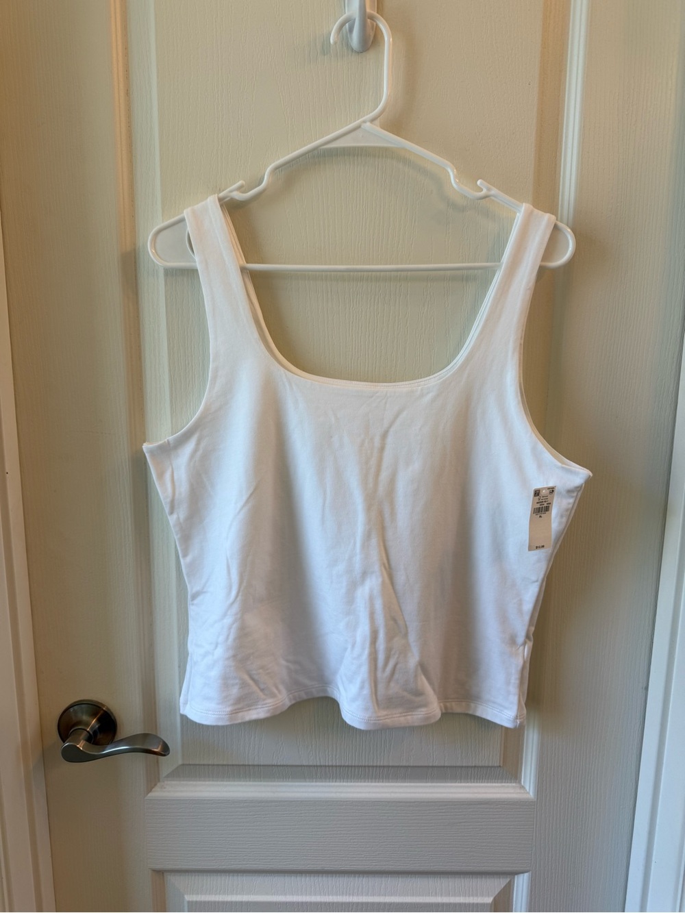 Old Navy White Scoop Neck Tank Top - Women's